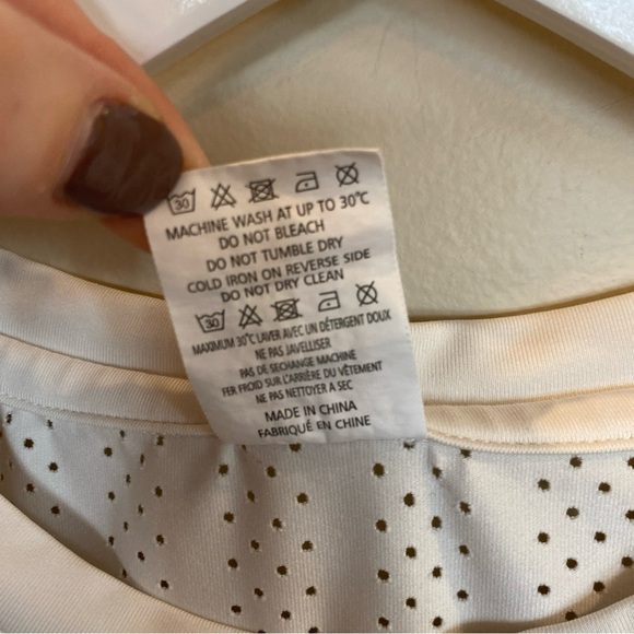 ZYIA Shirt Womens Small White Vertical Chill Tee Short Sleeve Ventilated Active - Picture 4 of 6